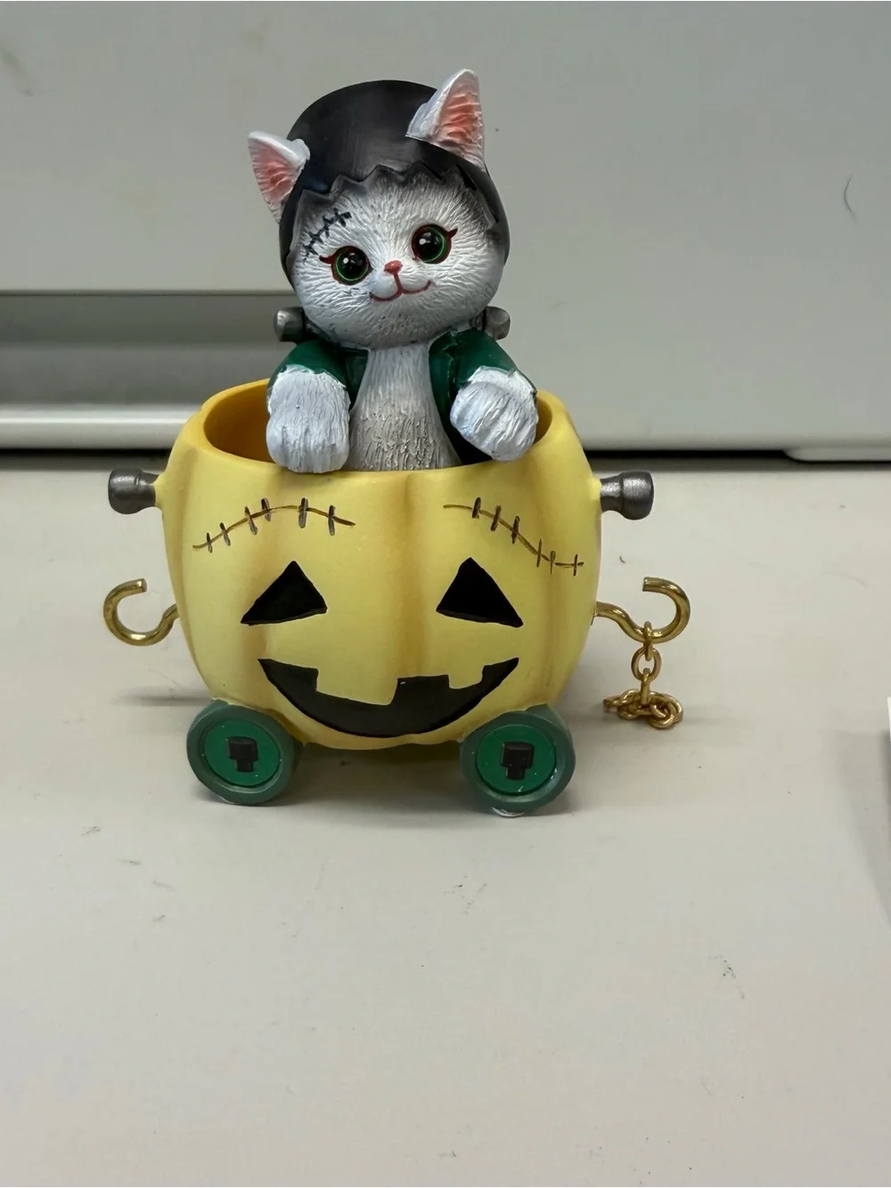 Halloween Cat Pumpkin Toy - Yellow & Green Festive Pet Figurine